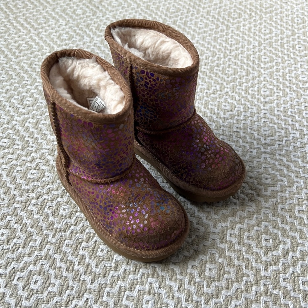Girls Ugg Boots Size 8